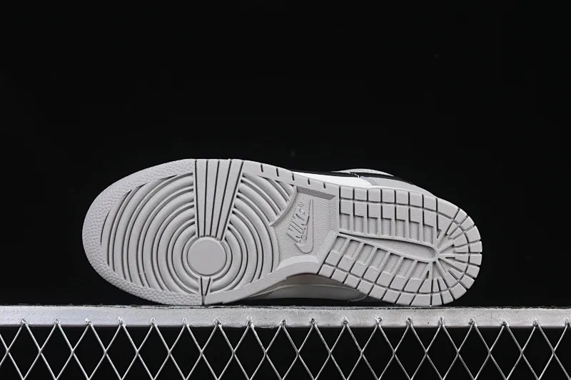 All categories Nk SB Dunk series Nk SB Dunk Low low-top sneakers Nike SB Dunk Low white, black and gray low-top casual sneakers IB3079-101
